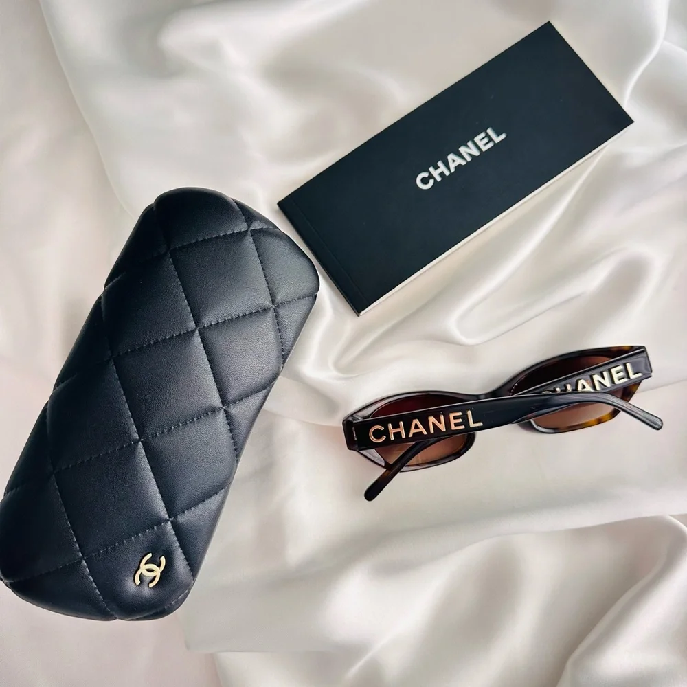 New Rare CHANEL Sunglasses Rectangle A71280